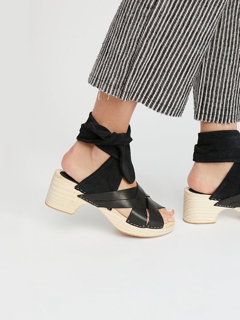 Free People Emmy Wrap Clog in Black - sz 9